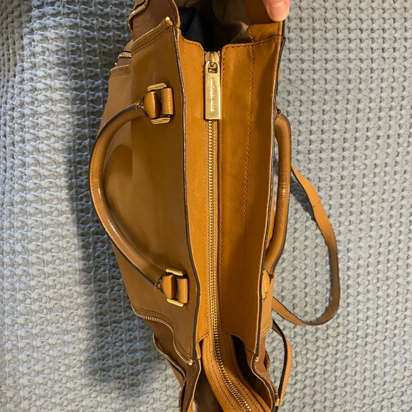 Large tan leather Micheal Kors - Picture 2 of 6